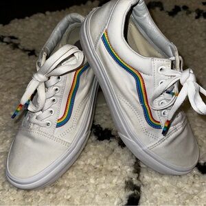 UGC Limited Edition 2018 Old Skool Sneakers by Vans in Rainbow Stripe Sz 7.5